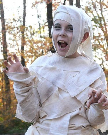 last-minute-halloween-costumes-mummy-costume-651ef51a1d204.jpg