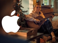 «Γροθιά» στο στομάχι η νέα Χριστουγεννιάτικη διαφήμιση της Apple