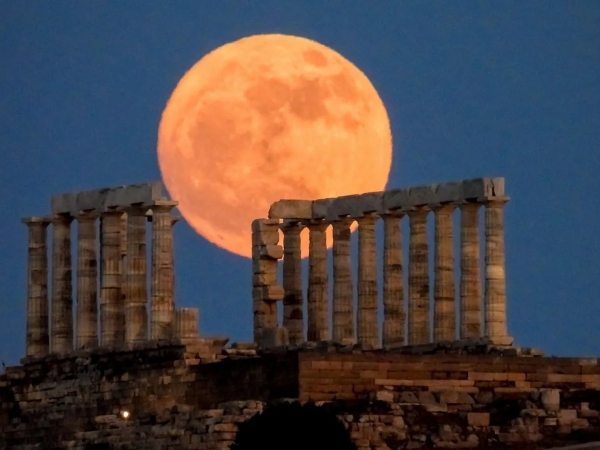 Πανσέληνος της Φράουλας: Το σπάνιο φαινόμενο που δεν θα ξαναδούμε έως το 2043