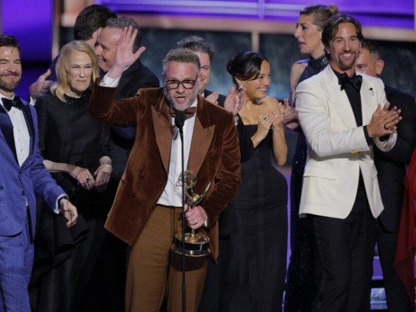 Emmy 2025: Θρίαμβος για τα «The Studio» και «Adolescence»