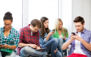 Είστε εθισμένοι στο smartphone σας; Αυτή η ρύθμιση θα σας σώσει (κυριολεκτικά)