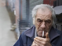 Νέα έρευνα δείχνει πως υπάρχει θετική διαφορά ακόμη και αν κάποιος κόψει το κάπνισμα στα «γεράματα»