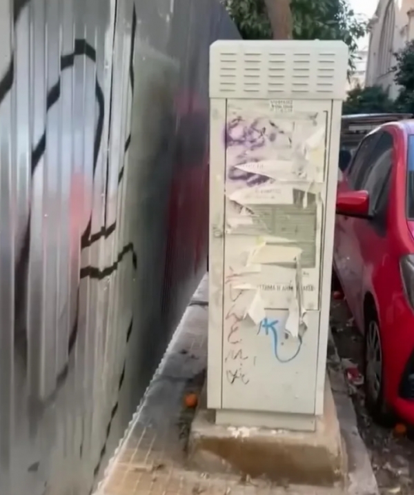 Τουρίστρια χαρίζει επικό ρεζιλίκι για τα πεζοδρόμια της Αθήνας, αυτό μας αξίζει