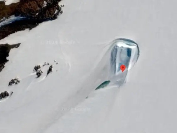 Βρέθηκε «πόρτα» στην Ανταρκτική μέσω Google Maps