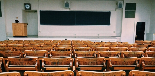 Τα πρώτα αγγλόφωνα τμήματα σε ελληνικά πανεπιστήμια