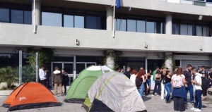 ΑΠΘ: Φοιτητές έστησαν σκηνές στο campus για τα υψηλά ενοίκια και την ακρίβεια!