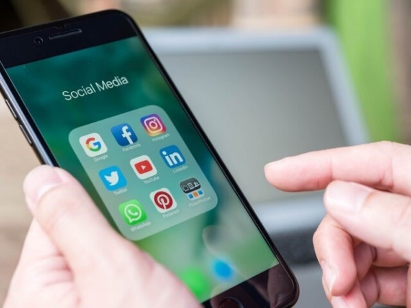 ΠΟΥ: Ολοένα και πιο «προβληματική» η χρήση των social media από τους εφήβους