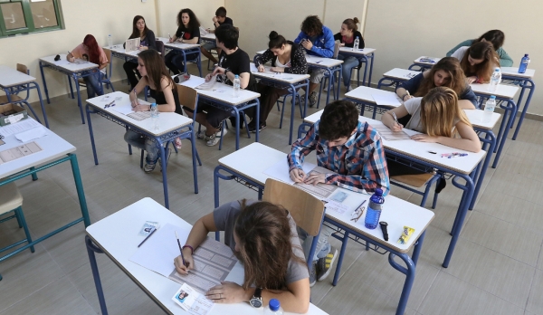 Εξετάσεις σε αμφιθέατρα ΑΕΙ ή 10 μαθητές ανά αίθουσα: Τα σενάρια για τις Πανελλήνιες