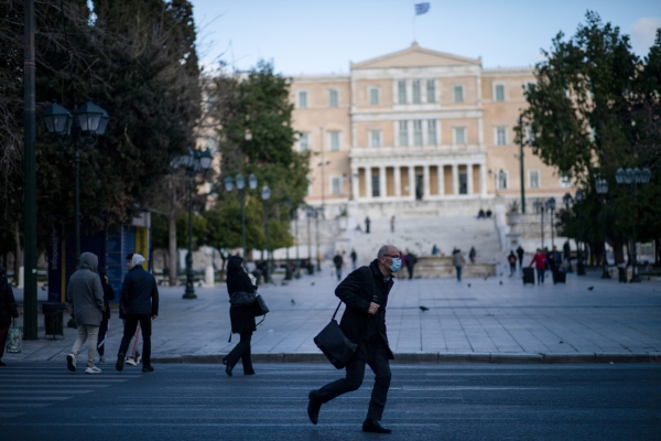 Κορονοϊός : Θα απαγορεύσουμε τις συναθροίσεις άνω των 10 ατόμων