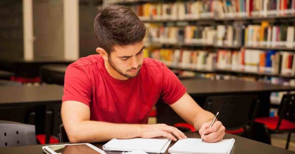 Καμία συγκέντρωση; 11 tips για να μην ξεφεύγει το μυαλό σου όσο διαβάζεις για εξεταστική!