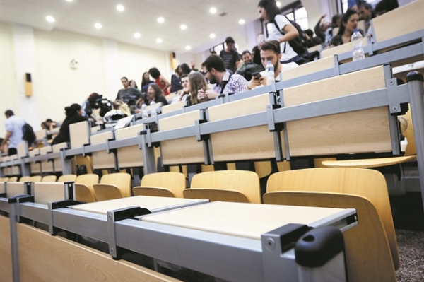 Φοιτητές στην Ελλάδα: Δικαιώματα και Προνόμια στον Κόσμο της Ακαδημαϊκής Παιδείας