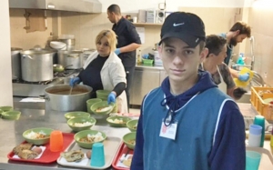 Από τις ΗΠΑ στα συσσίτια της Ομόνοιας