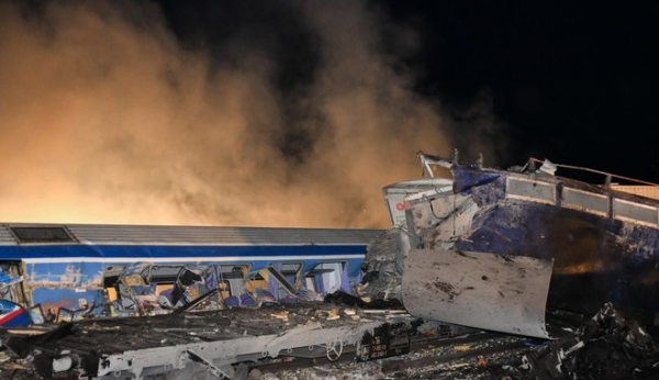Τραγωδία με σύγκρουση τρένων-35 νεκροί, δεκάδες τραυματίες