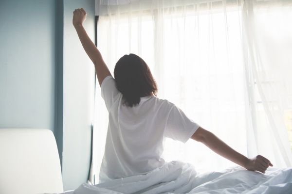6 πράγματα που πρέπει να κάνεις κάθε πρωί για να έχεις καλύτερη διάθεση