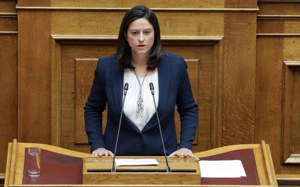 Πώς η Κεραμέως παραδίδει την Παιδεία στα ιδιωτικά συμφέροντα