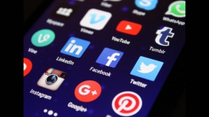 «Έπεσαν» Facebook, Instagram και WhatsApp