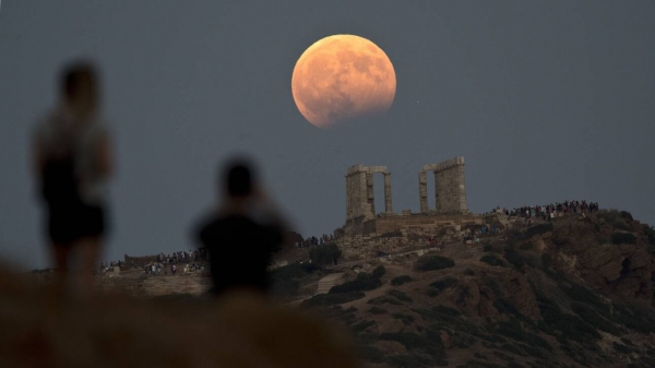 Αυγουστιάτικη πανσέληνος: Σήμερα το μεγαλύτερο φεγγάρι του έτους – Δωρεάν εκδηλώσεις