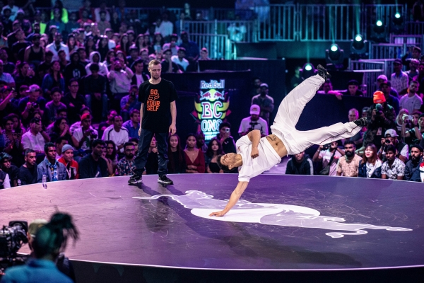 Δήλωσε συμμετοχή στο Red Bull BC One E-Battle, τον πρώτο breaking διαγωνισμό που διεξάγεται online!