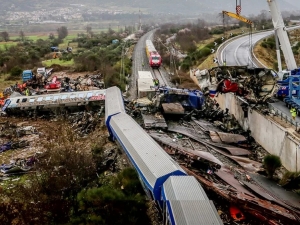 Εσύ χρησιμοποιείς τρένο μετά την τραγωδία στα Τέμπη;
