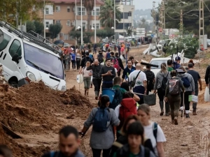 Στη Βαλένθια έγινε μια τραγωδία που μας αφορά όλους, κι όμως ορισμένοι στην Ελλάδα βρήκαν ευκαιρία να παίξουν τα δικά τους κομματικά παιχνίδια