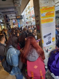 Πάτρα: Απίστευτος συνωστισμός στις στάσεις λεωφορείων προς το Πανεπιστήμιο!