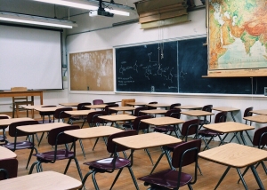 Καταργείται η αργία των Τριών Ιεραρχών για φροντιστήρια και κέντρα ξένων γλωσσών