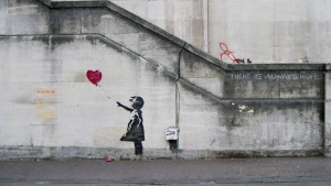 Banksy: Ο διασημότερος «βάνδαλος» του κόσμου μάς συστήνεται