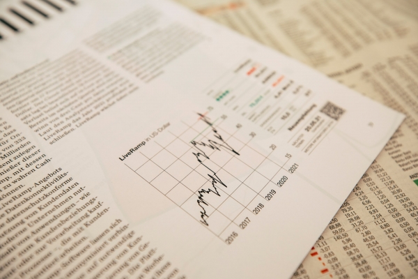 Morgan Stanley: Η Ελλάδα θα έχει τις καλύτερες επιδόσεις στην Ευρωζώνη φέτος – Υπεραπόδοση των ελληνικών μετοχών, νέες τιμές-στόχοι για τις τράπεζες