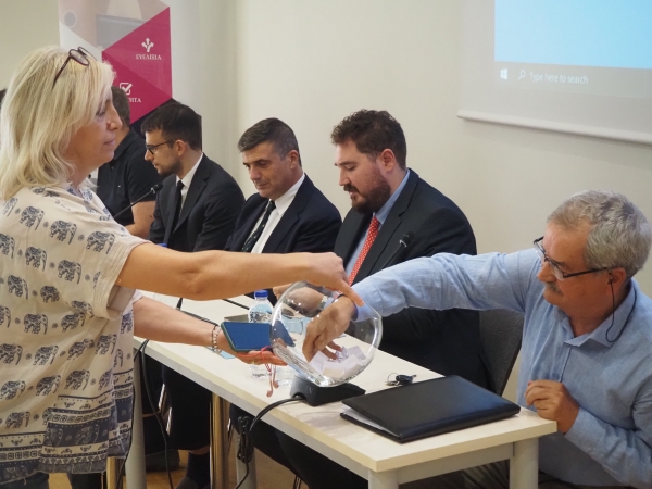Διεξαγωγή κλήρωσης χορήγηση υποτροφιών σε νέους και εν ενεργεία φοιτητές/τριες στα Προπτυχιακά και Μεταπτυχιακά Προγράμματα Σπουδών του για το ακαδημαϊκό έτος 2024-2025 που ανήκουν σε ευάλωτες κοινωνικές ομάδες