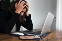 Τι είναι το doxxing και γιατί τα περισσότερα θύματα είναι γυναίκες