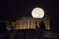 Μοναδική νύχτα την Κυριακή με ολική έκλειψη Σελήνης, Πανσέληνο και Υπερπανσέληνο