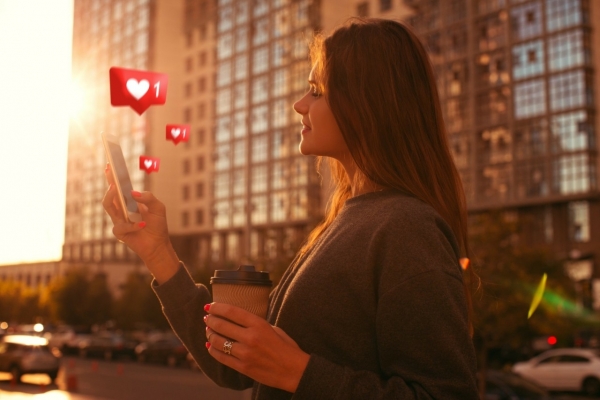 Τι συμβαίνει όταν πατάμε “μου αρέσει” στα social media