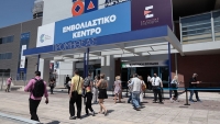 Εμβολιασμοί: Άνοιξε η πλατφόρμα για τους άνω των 18 - Όλα τα διαθέσιμα εμβόλια για τους 30-34