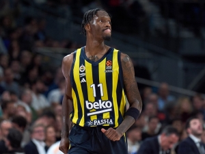 Η Φενέρμπαχτσε «ξέρανε» την Παρί με buzzer beater του Χέιζ Ντέιβις