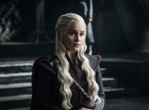 Το επικό λάθος στα μαλλιά της Daenerys στην πρεμιέρα του GoT το παρατήρησες;