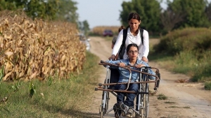 Από τη Λέσβο στην Ευρωβουλή με αναπηρικό αμαξίδιο: Μια ιστορία ελπίδας