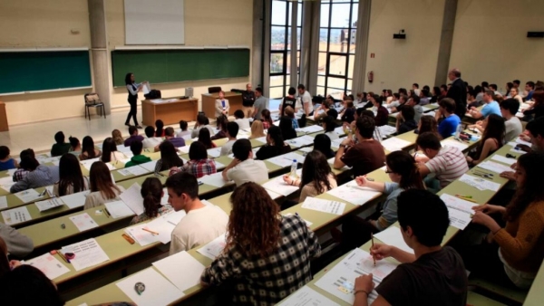 Η λίστα με τα 74 τμήματα των ΑΕΙ που χαρίζουν απευθείας τίτλο σπουδών μεταπτυχιακού επιπέδου!