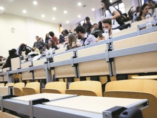 Νέα ρύθμιση για τους &quot;αιώνιους&quot; φοιτητές: Το τελευταίο &quot;παράθυρο&quot; για ολοκλήρωση των σπουδών - Τι προβλέπει