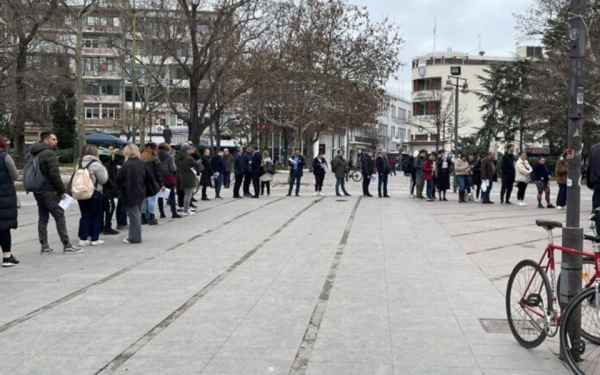 Σύγκρουση τρένων στα Τέμπη: Ουρές για αιμοδοσία στη Λάρισα