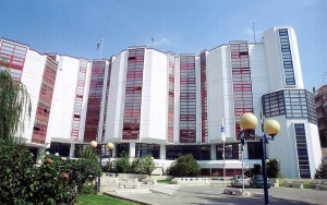 Επίθεση με μπογιές κατά καθηγήτριας στο Πανεπιστήμιο Πειραιώς - «Κοινωνική παρέμβαση» την χαρακτηρίζει η ίδια