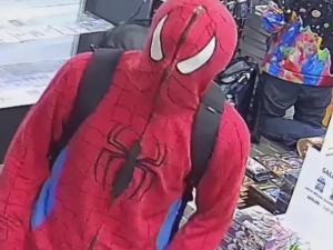 Ο… “Spider-Man“ συνελήφθη για κλοπή καρτών Pokémon αξίας $10.000!