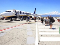 H Ryanair καταργεί τα γραφεία check-in από την άνοιξη, μόνο ηλεκτρονικά τα εισιτήρια