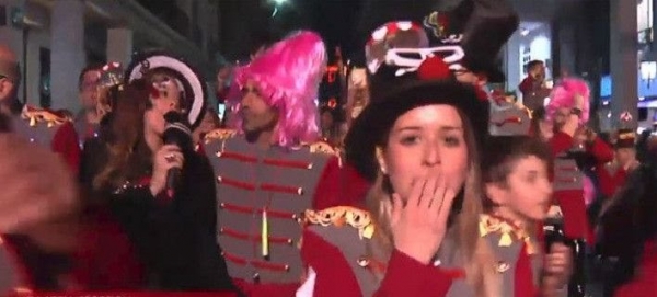 Πατρινό καρναβάλι: 40.000 καρναβαλιστές πήραν μέρος στη νυχτερινή παρέλαση!