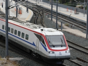Συρμός προαστιακού μπήκε στη γραμμή του Μετρό: «Ο ρυθμιστής κυκλοφορίας έκανε λάθος, ο μηχανοδηγός παραβίασε 2 φωτοσήματα»