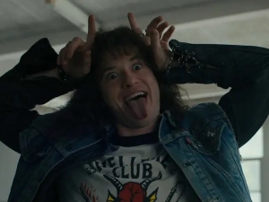 Stranger Things: Ο Joseph Quinn ήπιε ένα σφηνάκι τεκίλα και ξέσπασε σε δάκρυα μετά το φινάλε της σεζόν