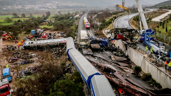 Μνημόσυνο για τα θύματα της τραγωδίας των Τεμπών
