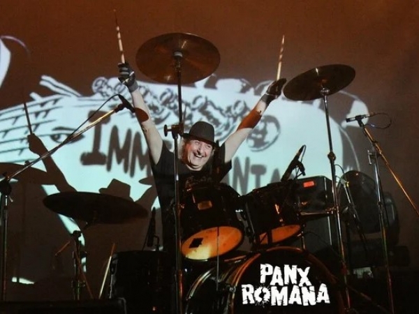 Panx Romana: Πέθανε ο Δημήτρης Δημητράκας, ντράμερ του θρυλικού συγκροτήματος