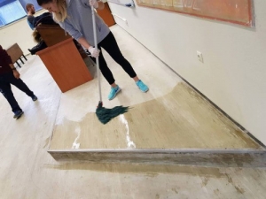 Φοιτητές του ΑΠΘ καθάρισαν τα σπασμένα της Θεολογικής σχολής