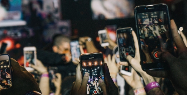 Διαδίκτυο, smartphones και κοινωνικά δίκτυα- Ποιες χώρες και πόσο τα χρησιμοποιούν