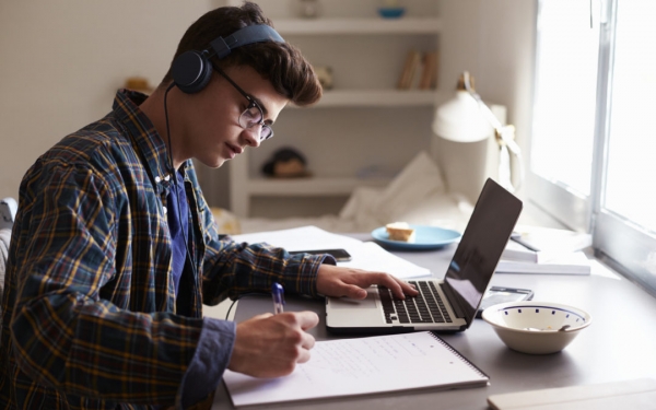 11 tips για να μην «ταξιδεύει» το μυαλό σου όταν διαβάζεις!